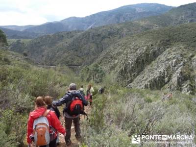 Travesía de senderismo desde El Atazar a Patones; excursiones españa